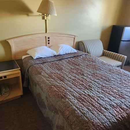 Hardisty Motel 外观 照片